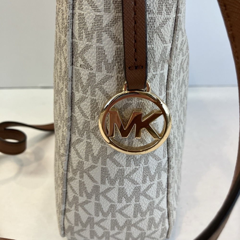 Michael Kors Vanilla Jet Set Travel‎ Handbag - Picture 2 of 10